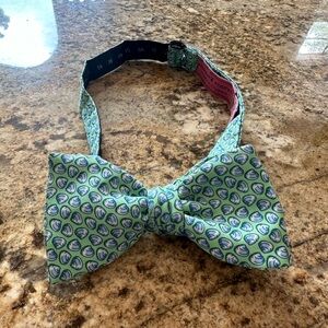 Adjustable Oyster Pattern Vineyard Vines Bowtie